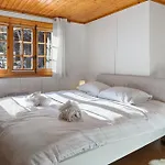 Chalet Spacieux Dans Le Val Ferret